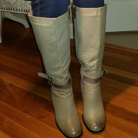 Two Lips Grey Leather Boots - Picture 3 of 8